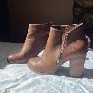 **Moving! EVERYTHING OBO** Brown heeled boots